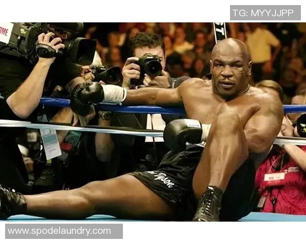 泰森与足球明星同框合影展现体育巨星的友谊与激情 泰森与足球明星同框合影展现体育巨星的友谊与激情