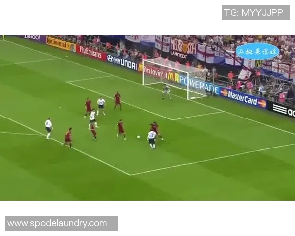 足球明星中的奢华生活与财富传奇揭秘土豪们的球场与生活方式 足球明星中的奢华生活与财富传奇揭秘土豪们的球场与生活方式